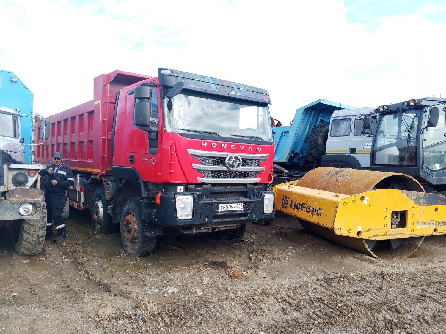HONGYAN CQ3406HV39 — Усинск