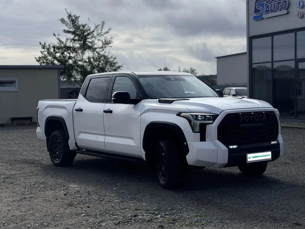Легковой автомобиль Toyota Tundra 4x4 — Владивосток