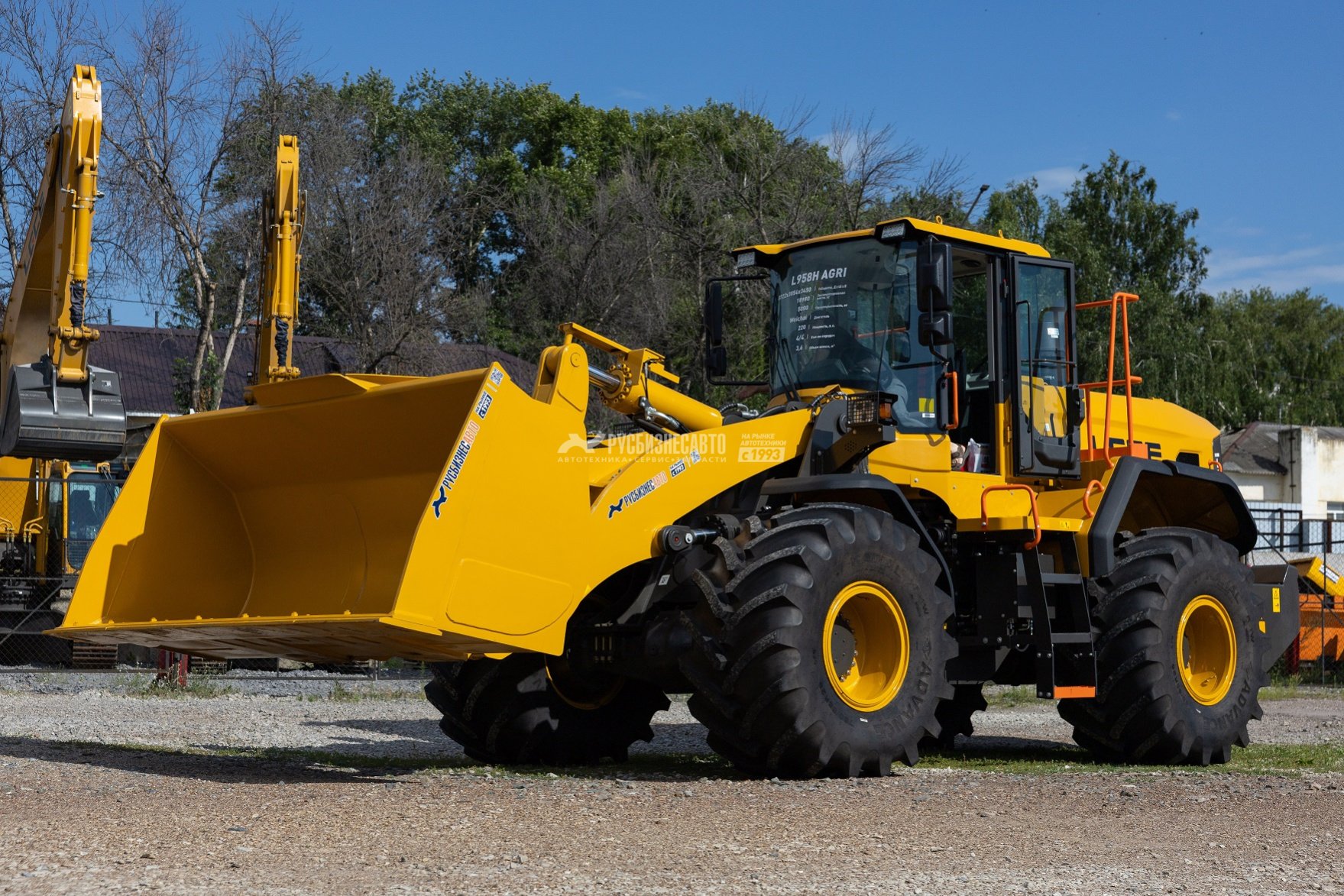 Погрузчик фронтальный LGCE L958H Agri (ковш 3,6 м, ROPS&FOPS, мокрые мосты, доп. линия, БСМ) — новая техника в лизинг