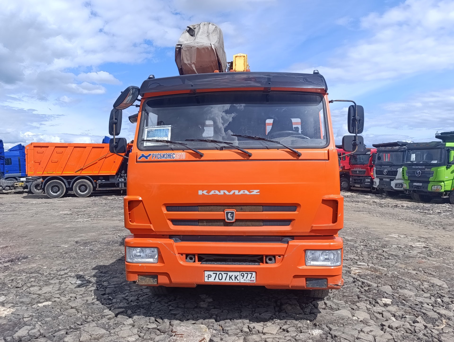 КамАЗ 65115 6x4 Бортовой с КМУ — Лобня