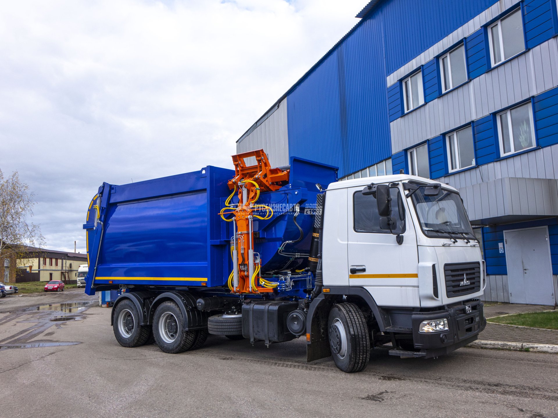 МКМ-50-22 на шасси МАЗ 6312С5-577-012 мусоровоз, 22м3, бок. загрузка, МАЯТНИК, унив. захват — новая техника в лизинг
