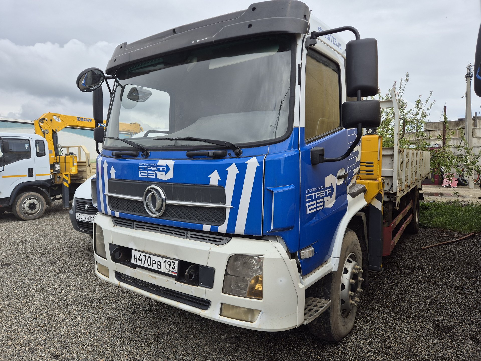 DONGFENG PC* 4x2 Бортовой с КМУ — Российская Федерация
