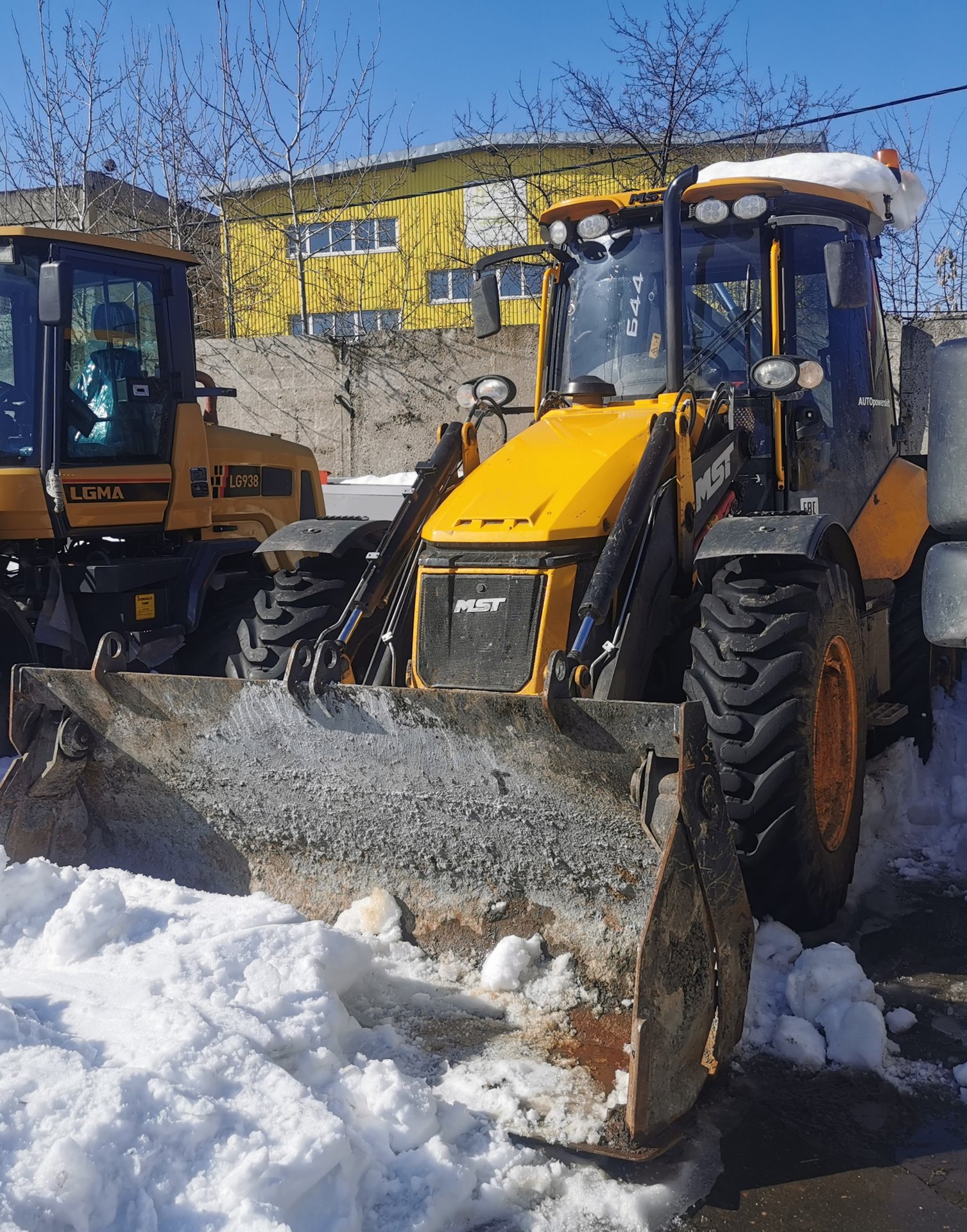 MST M644 Экскаватор-погрузчик — Ижевск