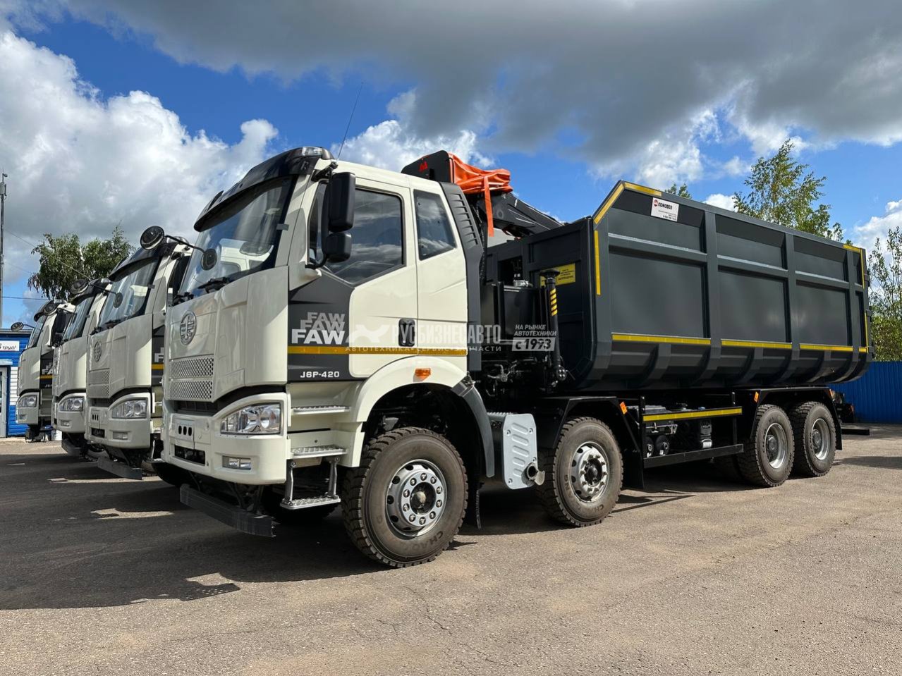 КМУ Ломовоз FAW 3310 (8x4, 420л.с., Евро-5), кузов Half-Pipe 36 куб., Р97-04М, захват ГЛ-6М — новая техника в лизинг