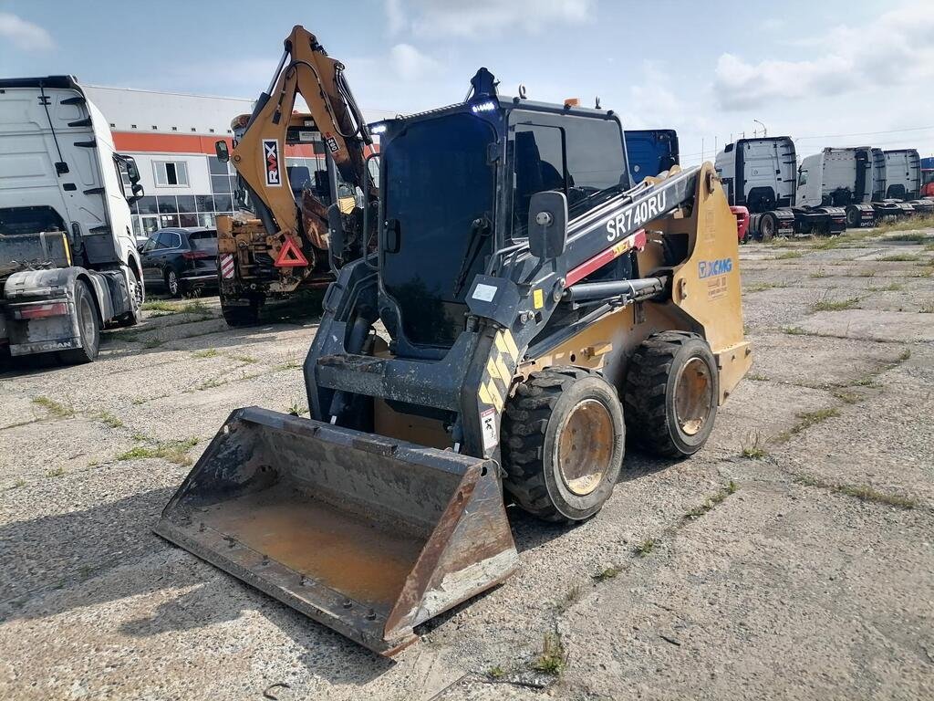 Погрузчик малогабаритный универсальный XCMG SR740RU — Тюмень