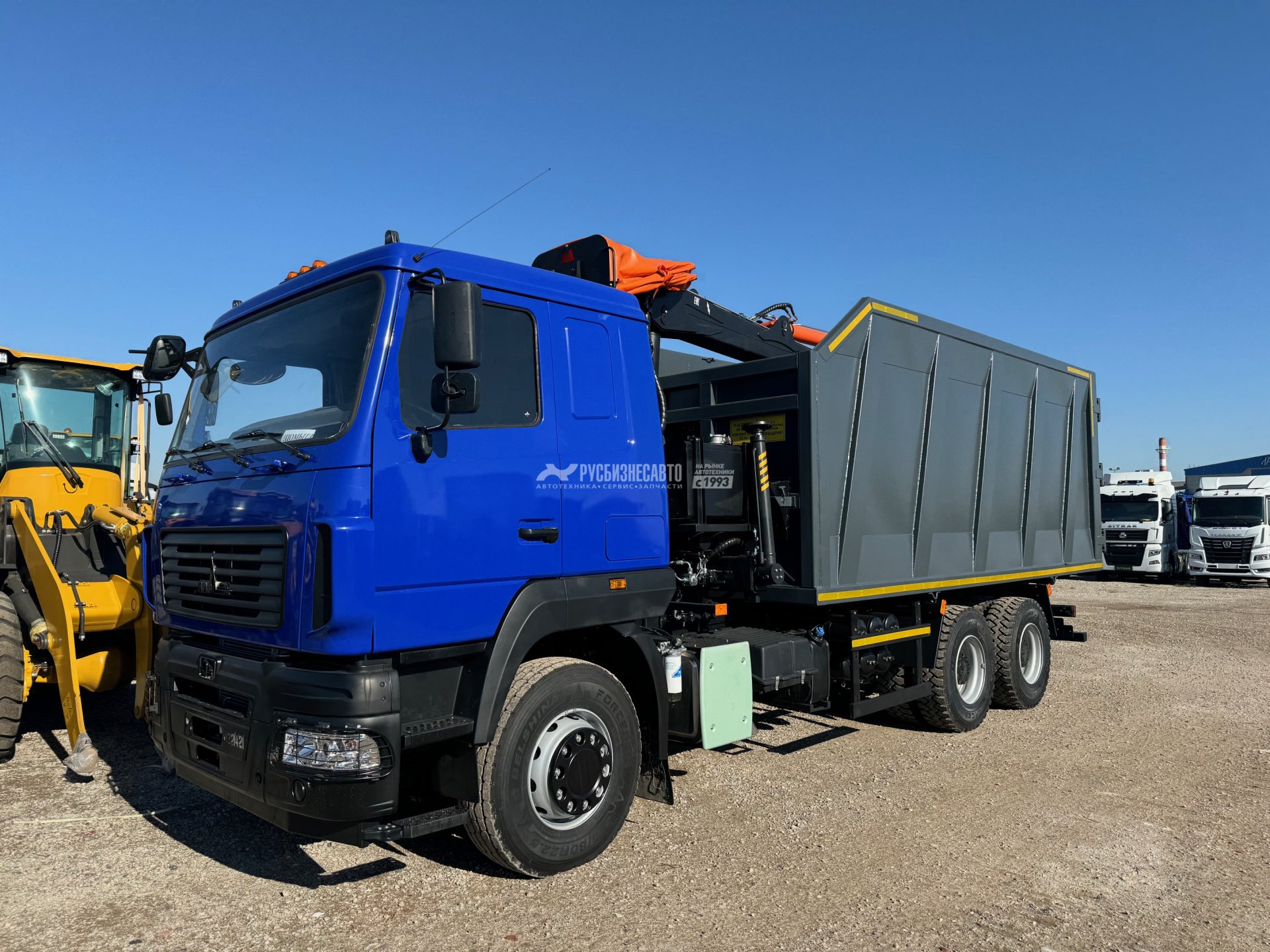 КМУ Ломовоз МАЗ-631228-8575-012 (Евро-5), кузов 30 куб., КМУ Р97М, захват ГЛ-6М — новая техника в лизинг