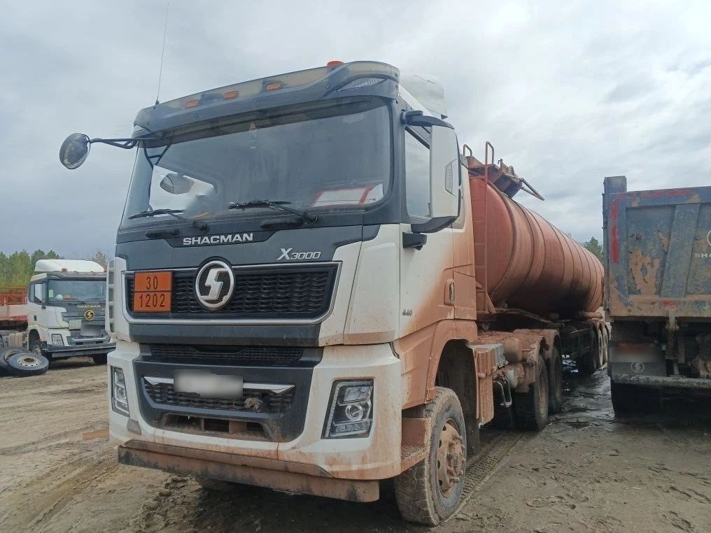 Shacman (Shaanxi) SX* 6x6 Седельный тягач — Усть-Кут