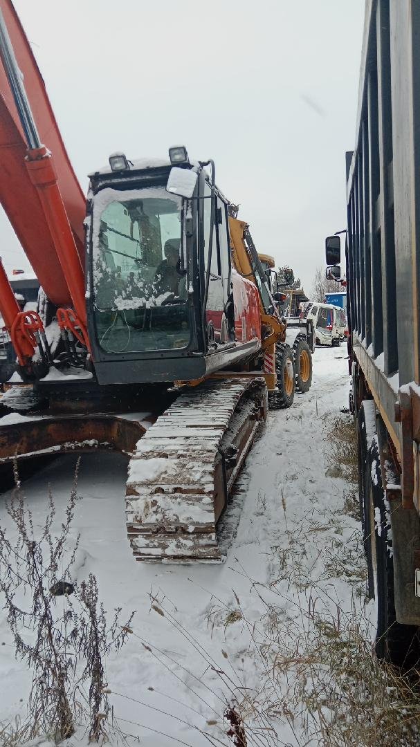 HITACHI ZX330LC-5G — Сургут