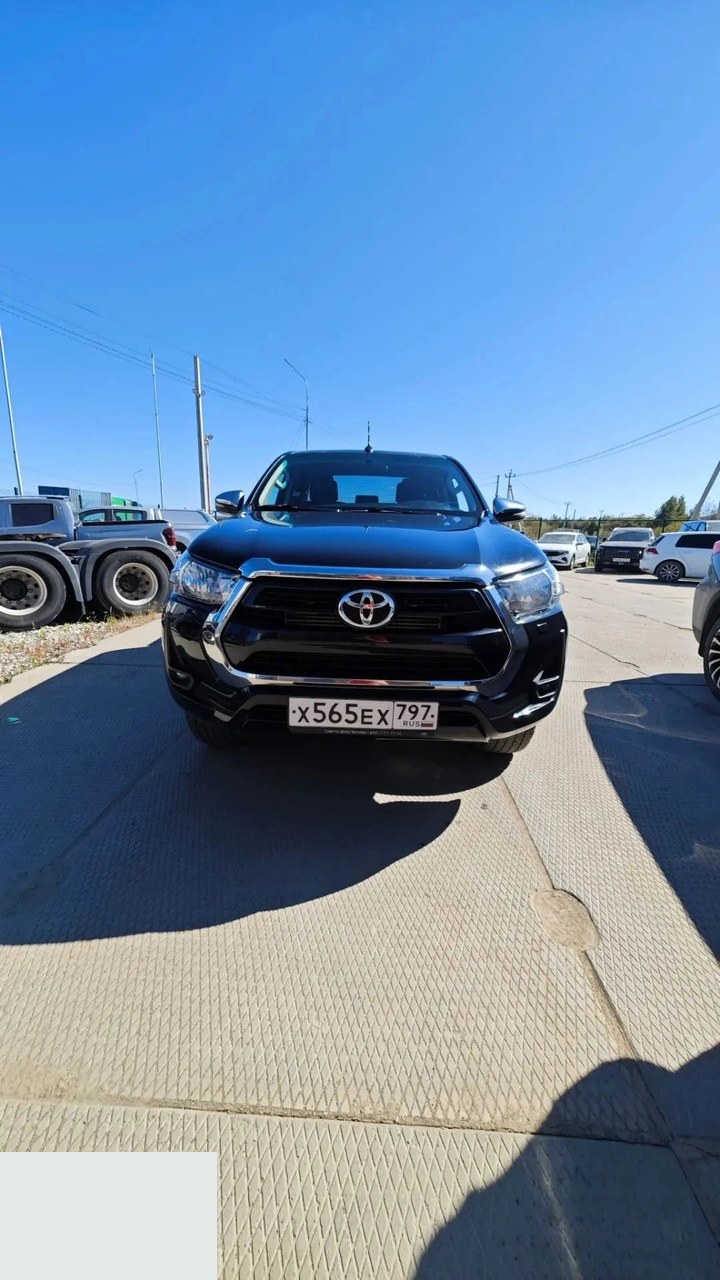 TOYOTA Hilux — Владивосток