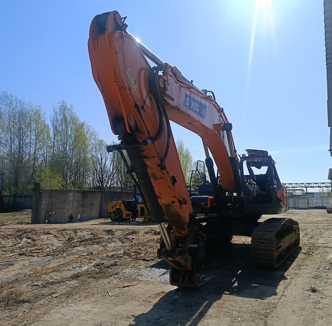 DOOSAN DX450 Экскаватор — Тверь
