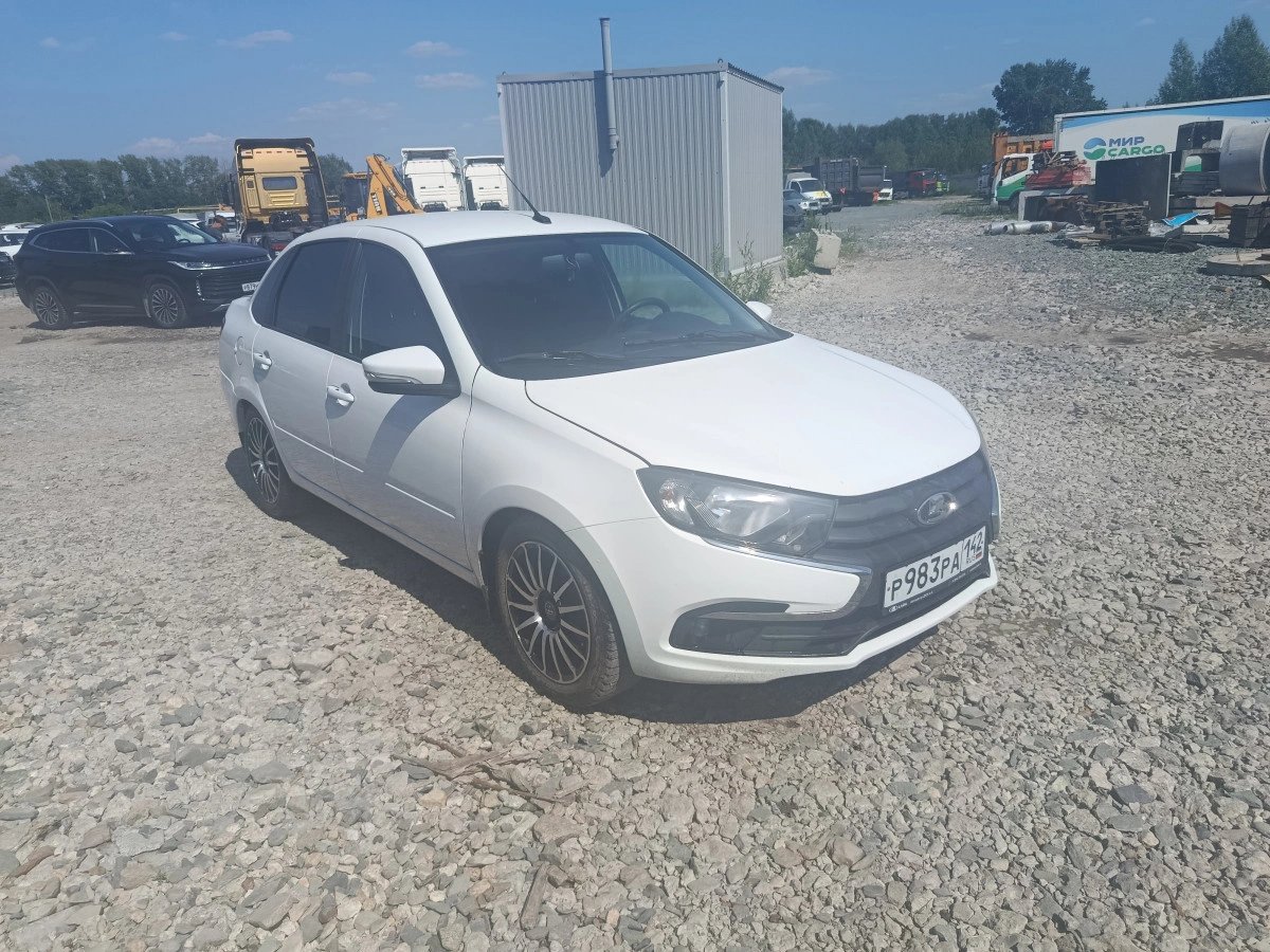 LADA Granta Лифтбек — Новосибирск