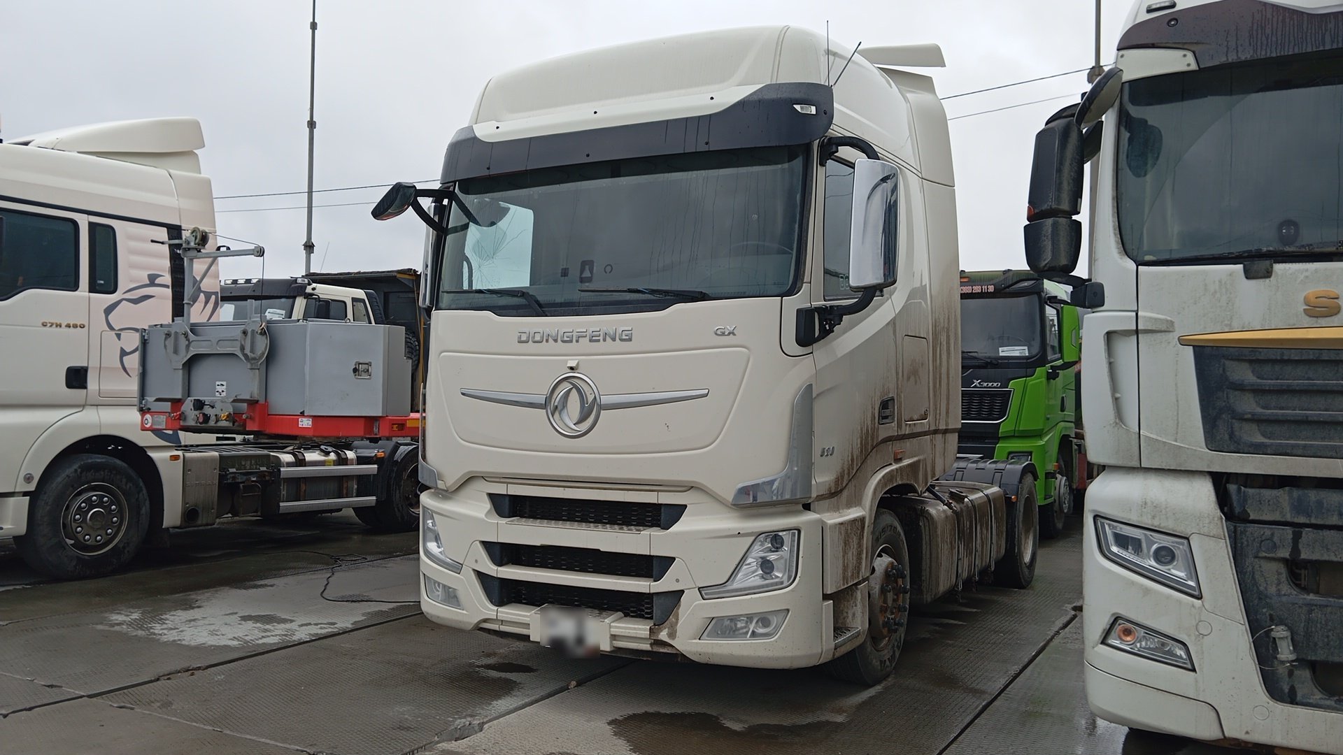 DONGFENG DFH 4x2 Седельный тягач — Новосибирск
