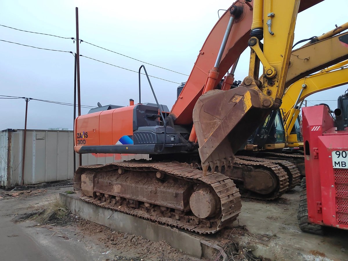 Экскаватор HITACHI ZX300-5A — Москва
