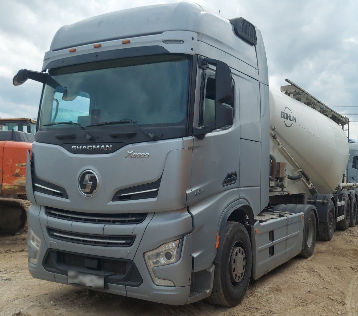 Shacman (Shaanxi) SX* 4x2 Седельный тягач — Московская область