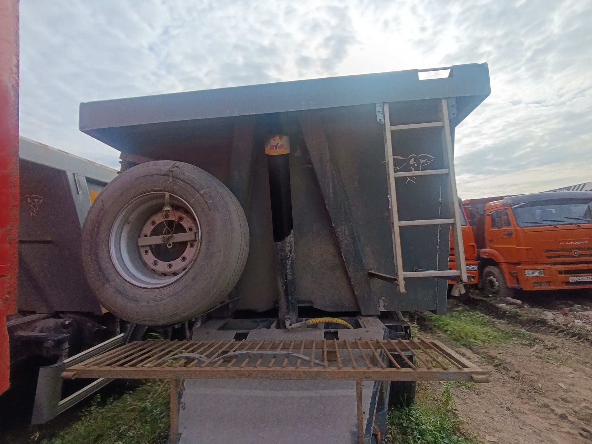 Mega MPT 003 Прицеп самосвальный — Химки
