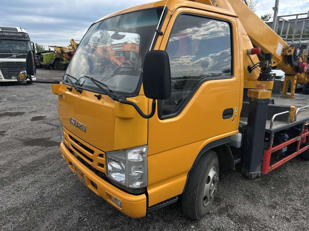 ISUZU YAD* 4x2 Автовышка — Новокузнецк