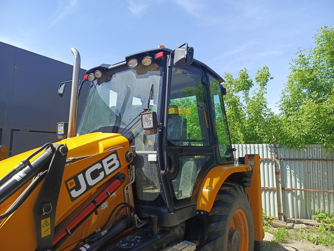 JCB 3CX Экскаватор-погрузчик — Химки