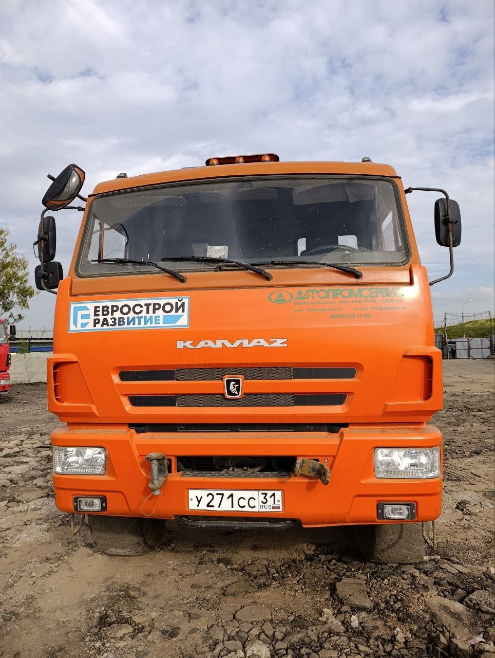 КамАЗ 43118 6x6 Бортовой с КМУ 438240-02 — Лобня