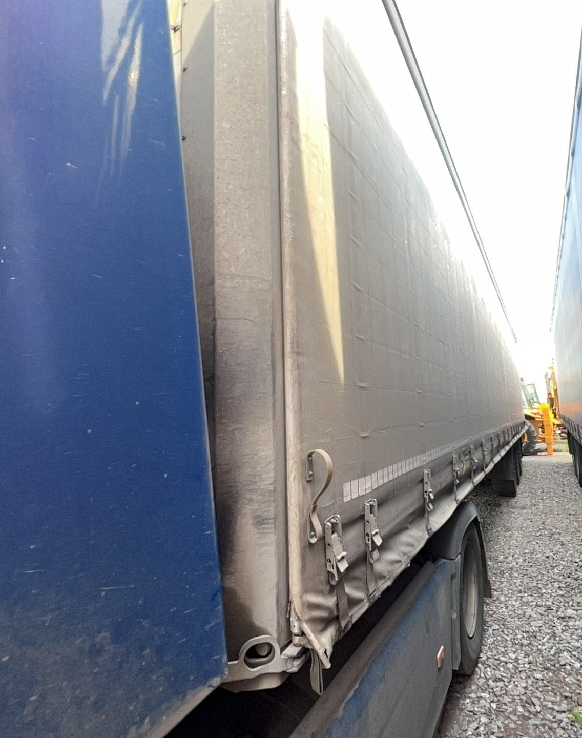 SCHMITZ CARGOBULL SCS Полуприцеп шторный — Санкт-Петербург