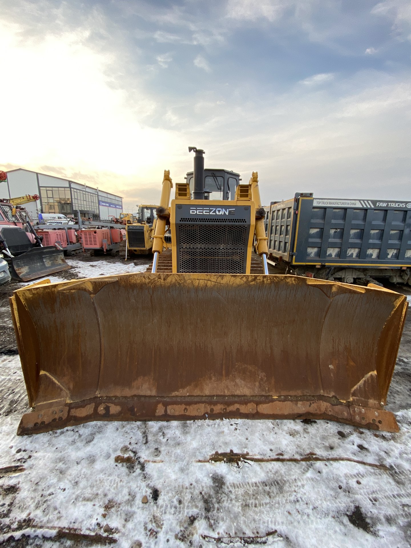 Beezone Бульдозер D32-5 — Красноярск