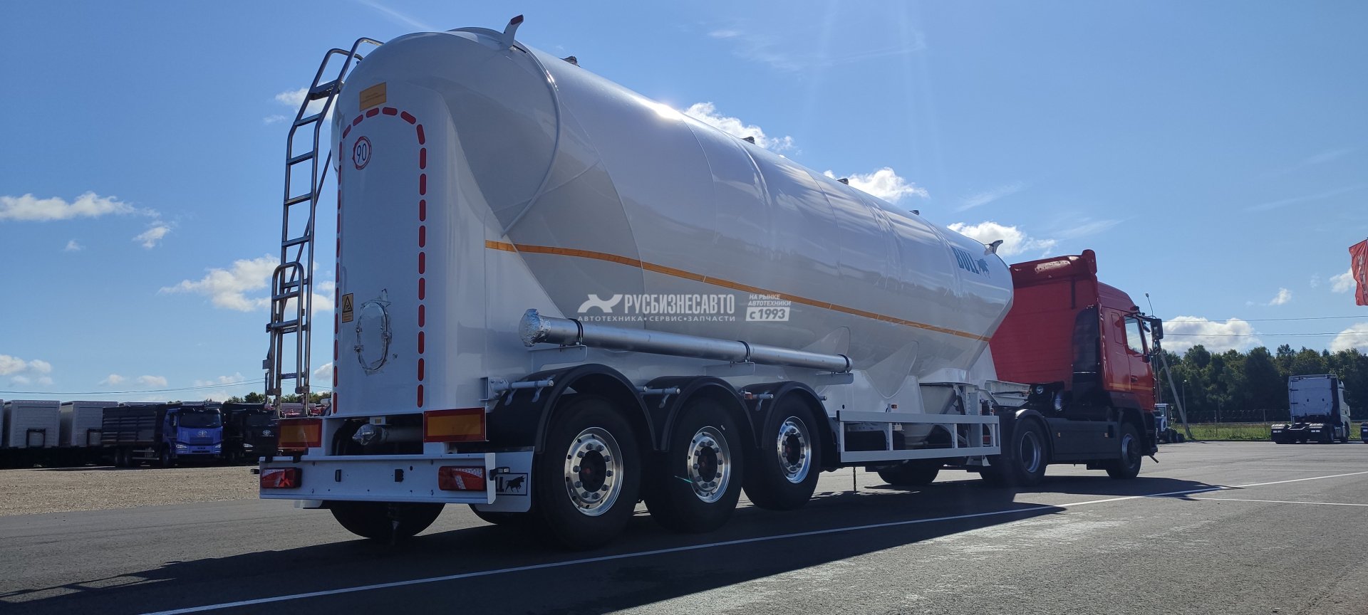 ППЦ материаловоз (мука, комбикорм) BULL (48 м3, 4 отс., алюминий, 3 оси SAF, WABCO, без компр.) — новая техника в лизинг