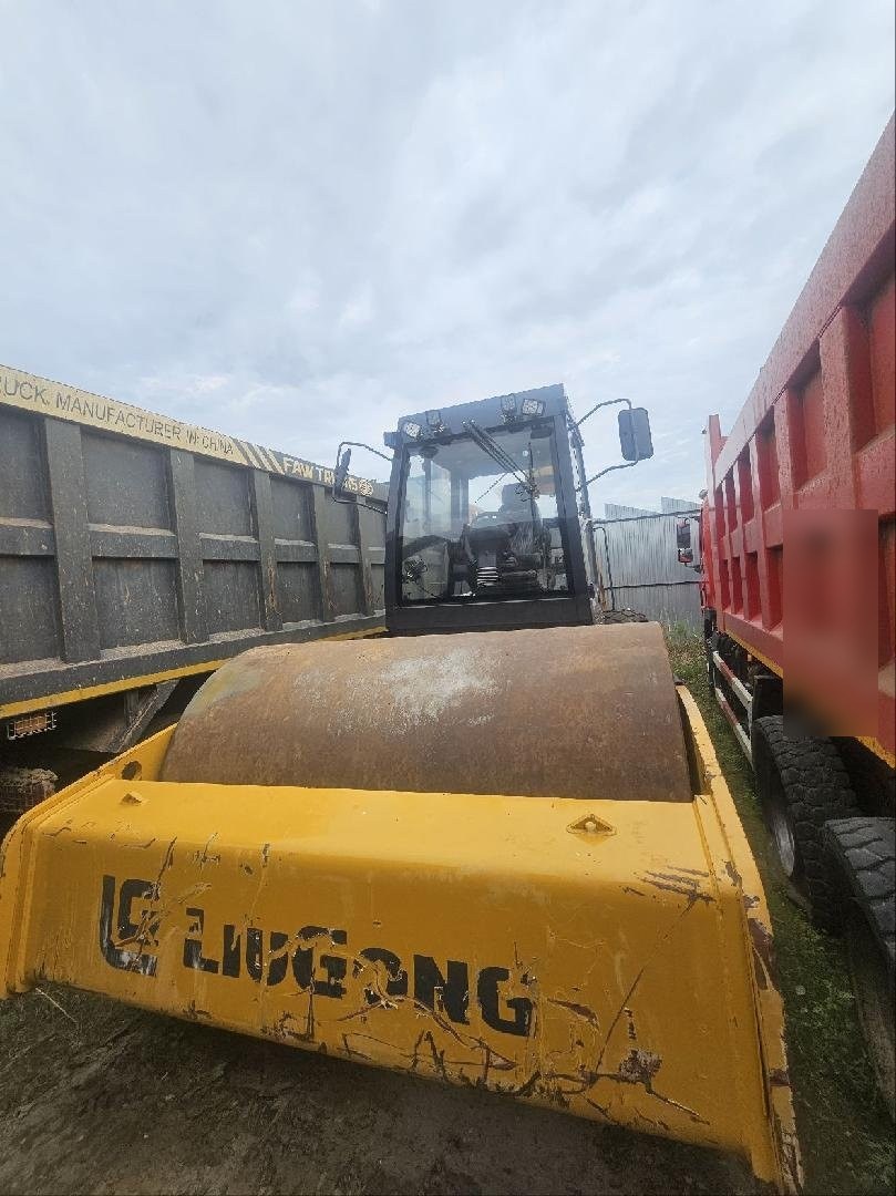 Liugong CLG6616E — Якутск