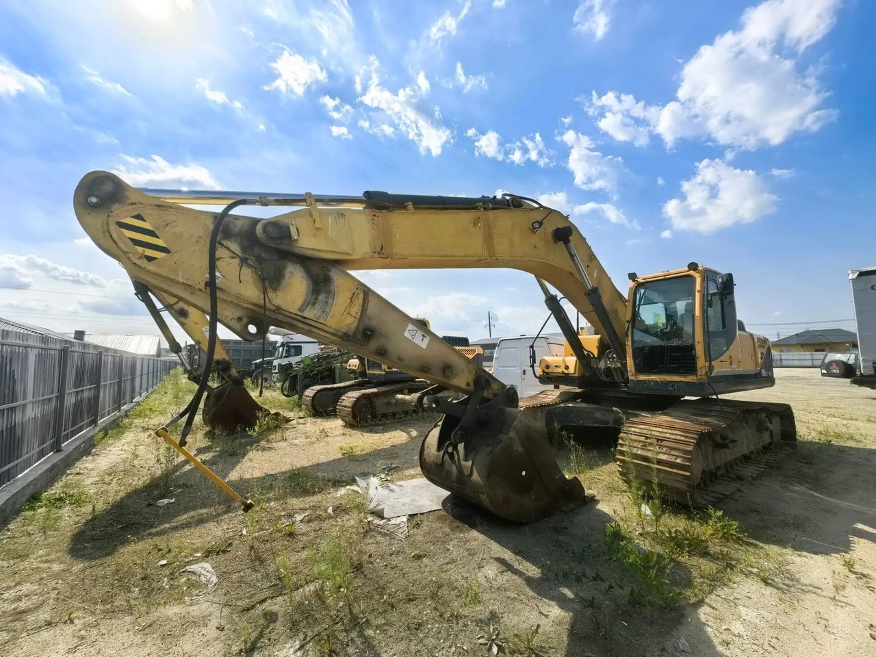 HYUNDAI R300 Экскаватор — Благовещенск