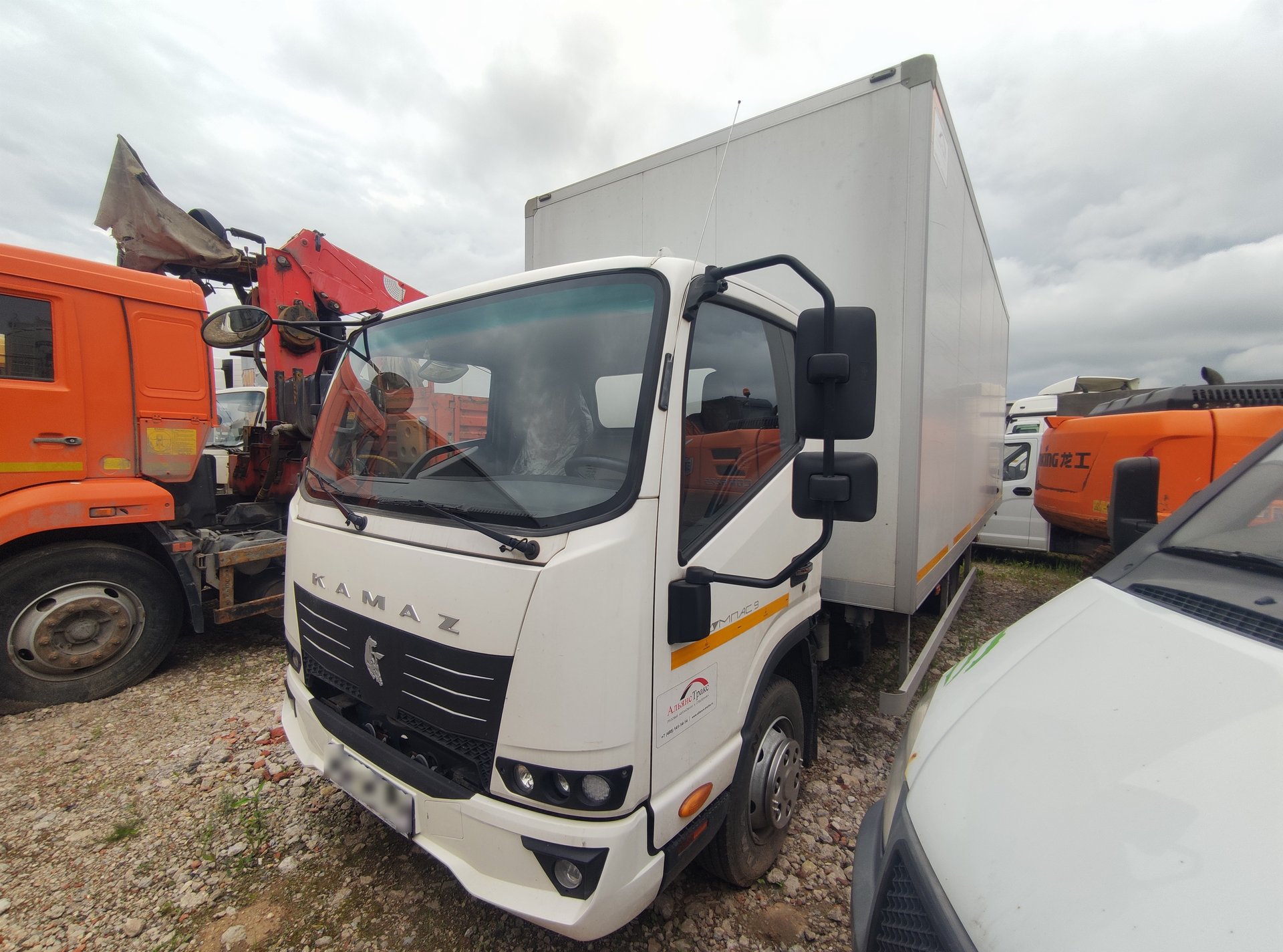 АВТОМЕХАНИЧЕСКИЙ ЗАВОД 5758* на шасси КамАЗ 43089 4x2 Изотермический/рефрижератор — Москва