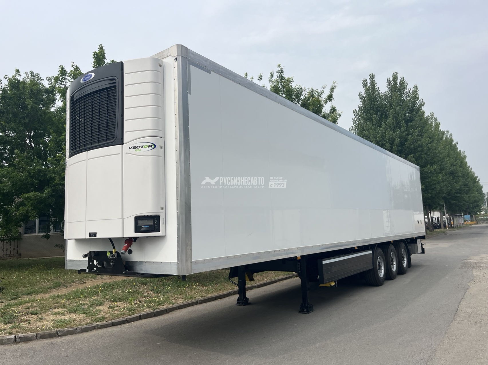 BULL SX03 (CIMC) Полуприцеп Рефрижератор, 3 оси SAF, EBS Wabco 4S/2M, ХОУ Carrier Vector 1550 — новая техника в лизинг