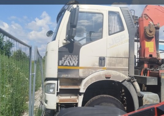 Айсин W0* на шасси FAW CA 3250 6X4 Бортовой с КМУ — Москва
