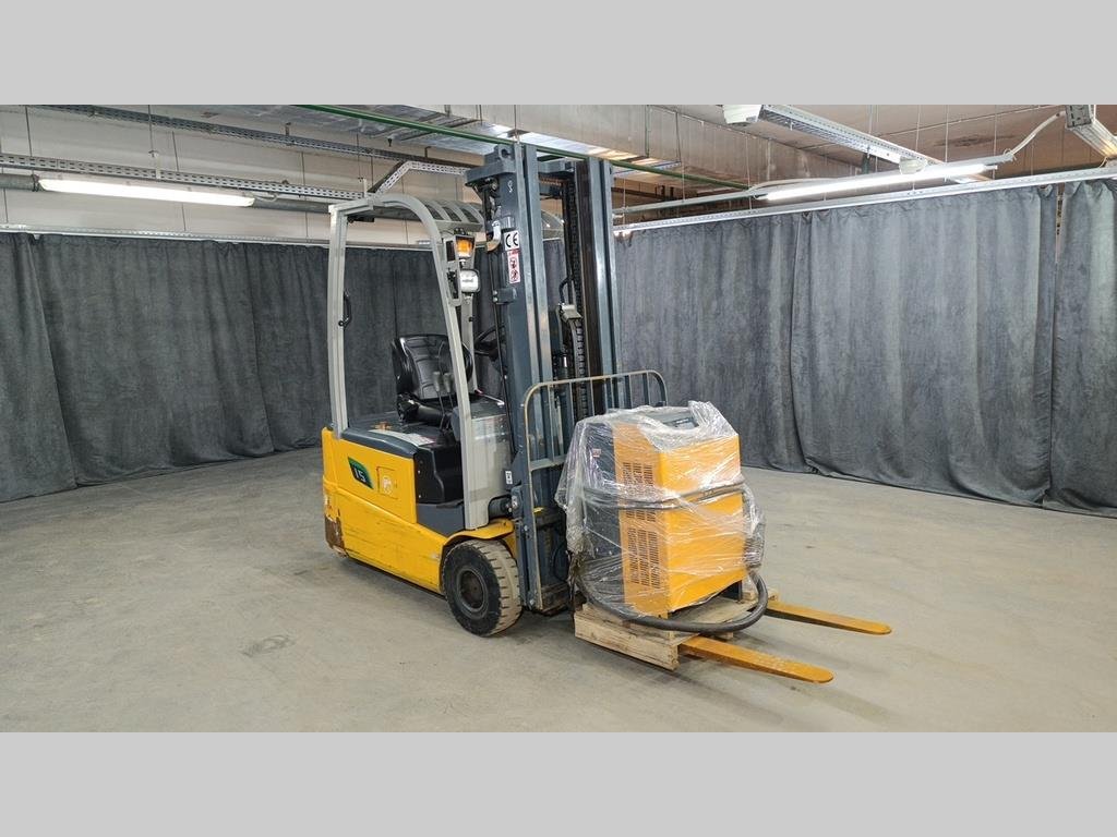 CPD15SQ AURORA FORKLIFT — Москва