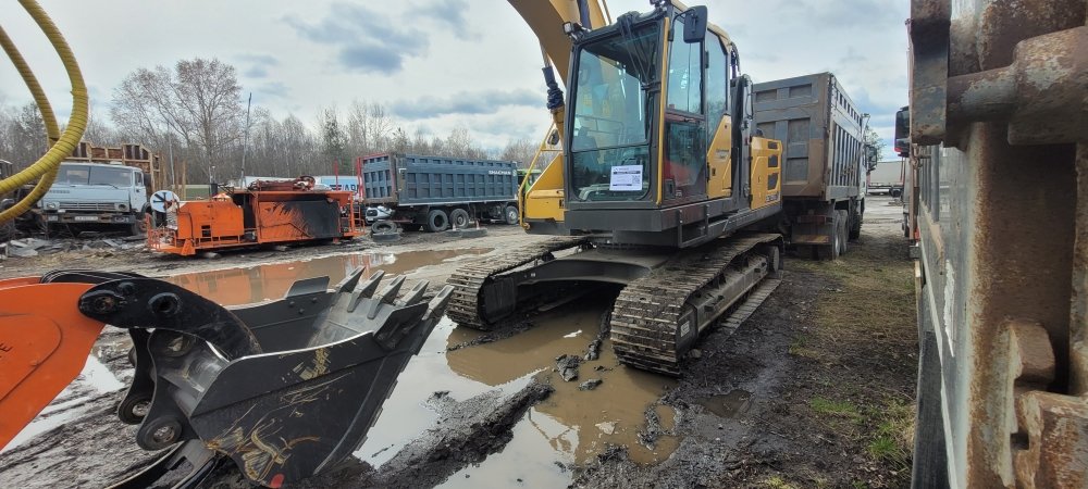 LGCE E6215 Экскаватор — Петрозаводск