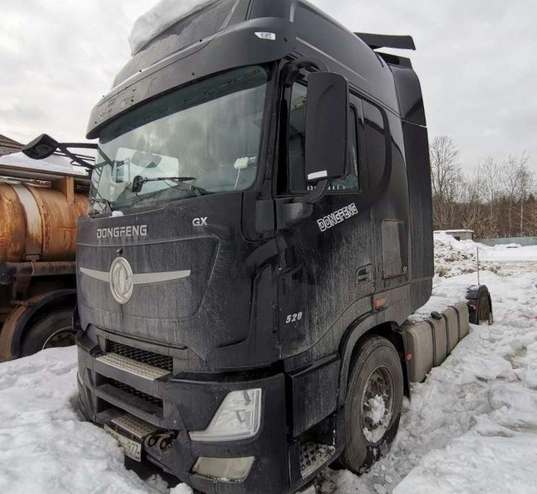 DONGFENG DFH 4x2 Седельный тягач — Москва