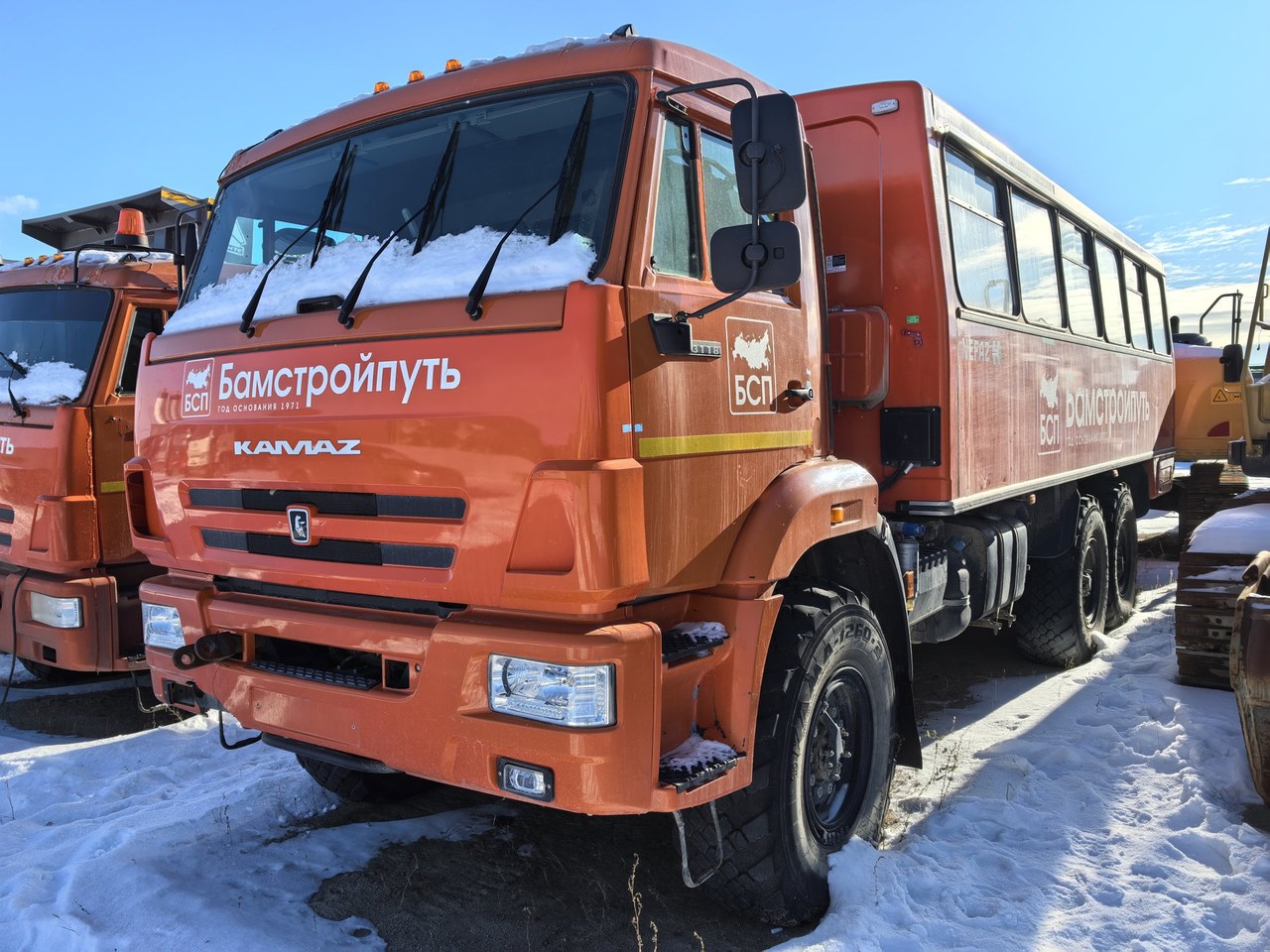 НЕФАЗ 4208 на шасси КамАЗ 43118 6x6 Вахтовый автобус — Чигири