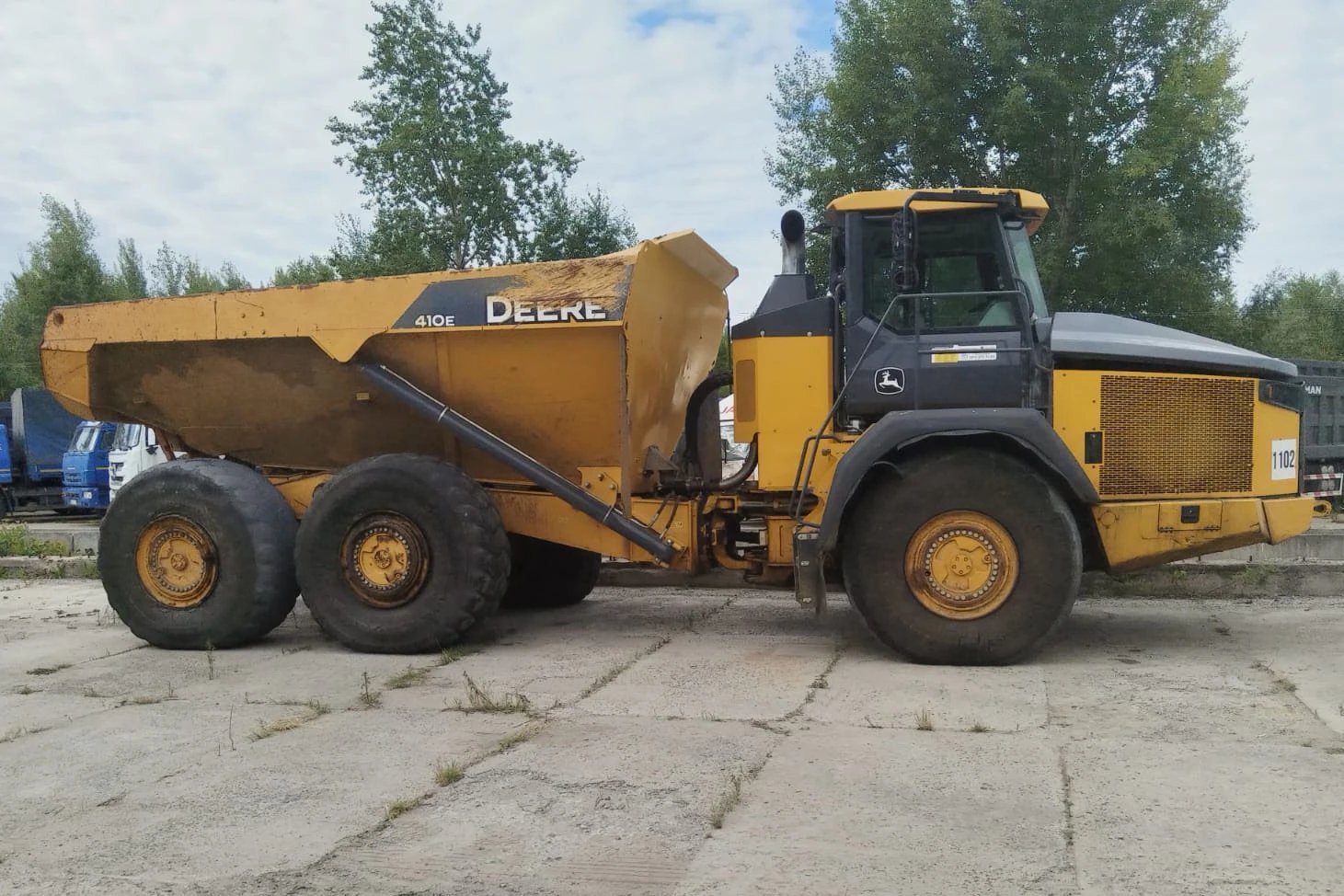 Сочлененный самосвал John Deere 410E 6×6 — Новосибирск