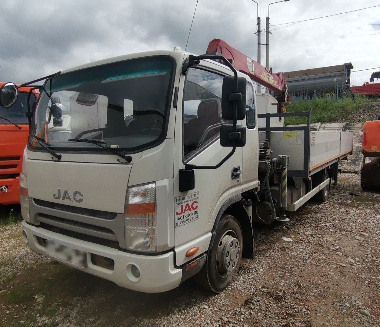 JAC SMA* на шасси JAC N90 4x2 Бортовой с КМУ — Москва