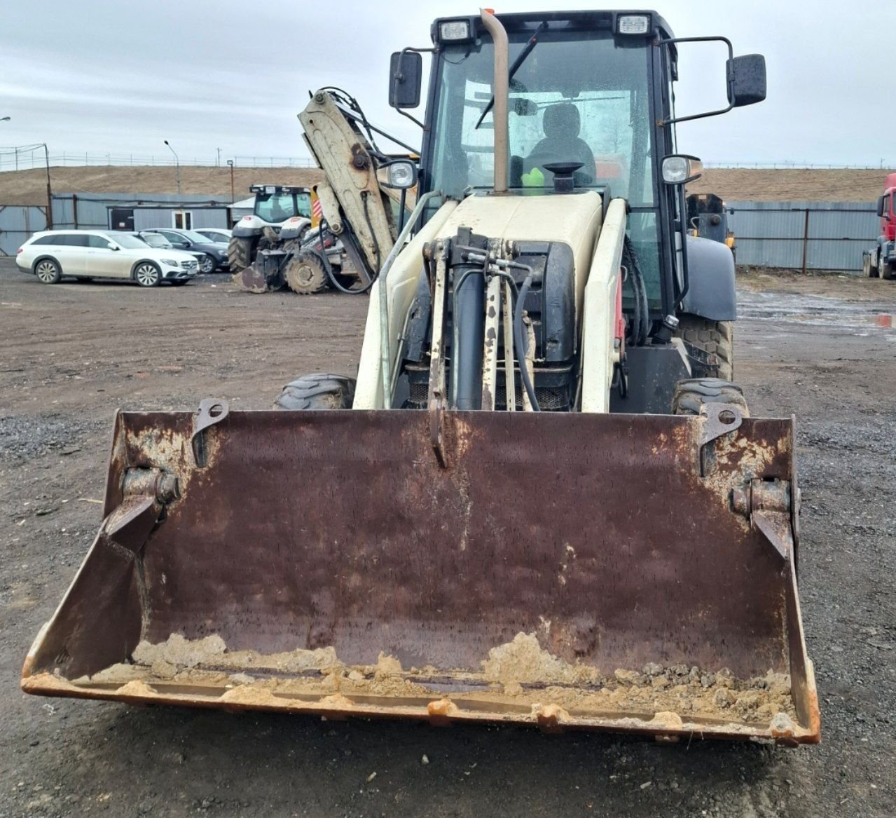UMG (RM Terex) TLB-825 Экскаватор-погрузчик — Химки