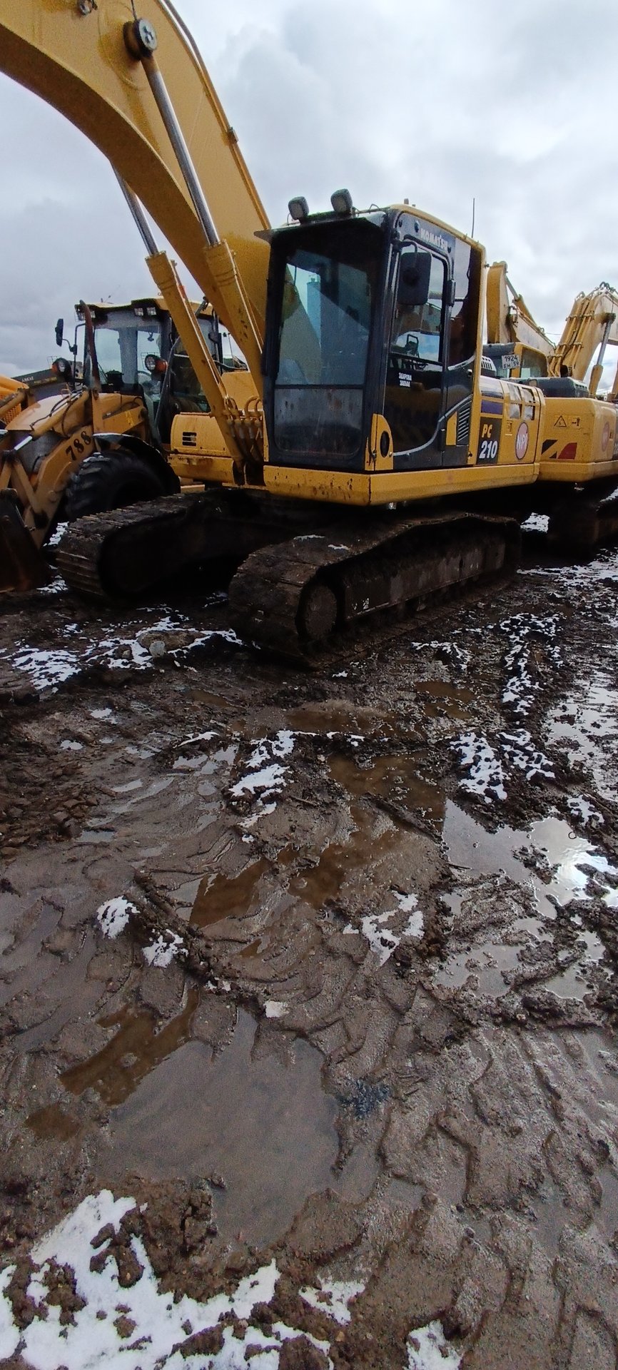 KOMATSU PC 210 Экскаватор — Ванюки