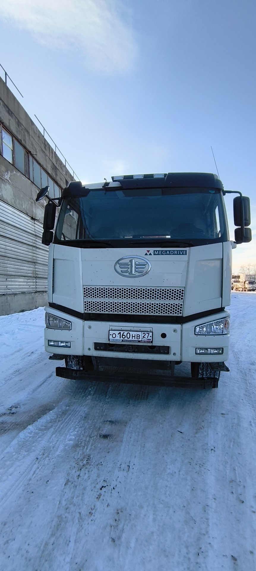 Айсин W0* на шасси FAW CA 3250 6x4 Бортовой с КМУ — Хабаровск