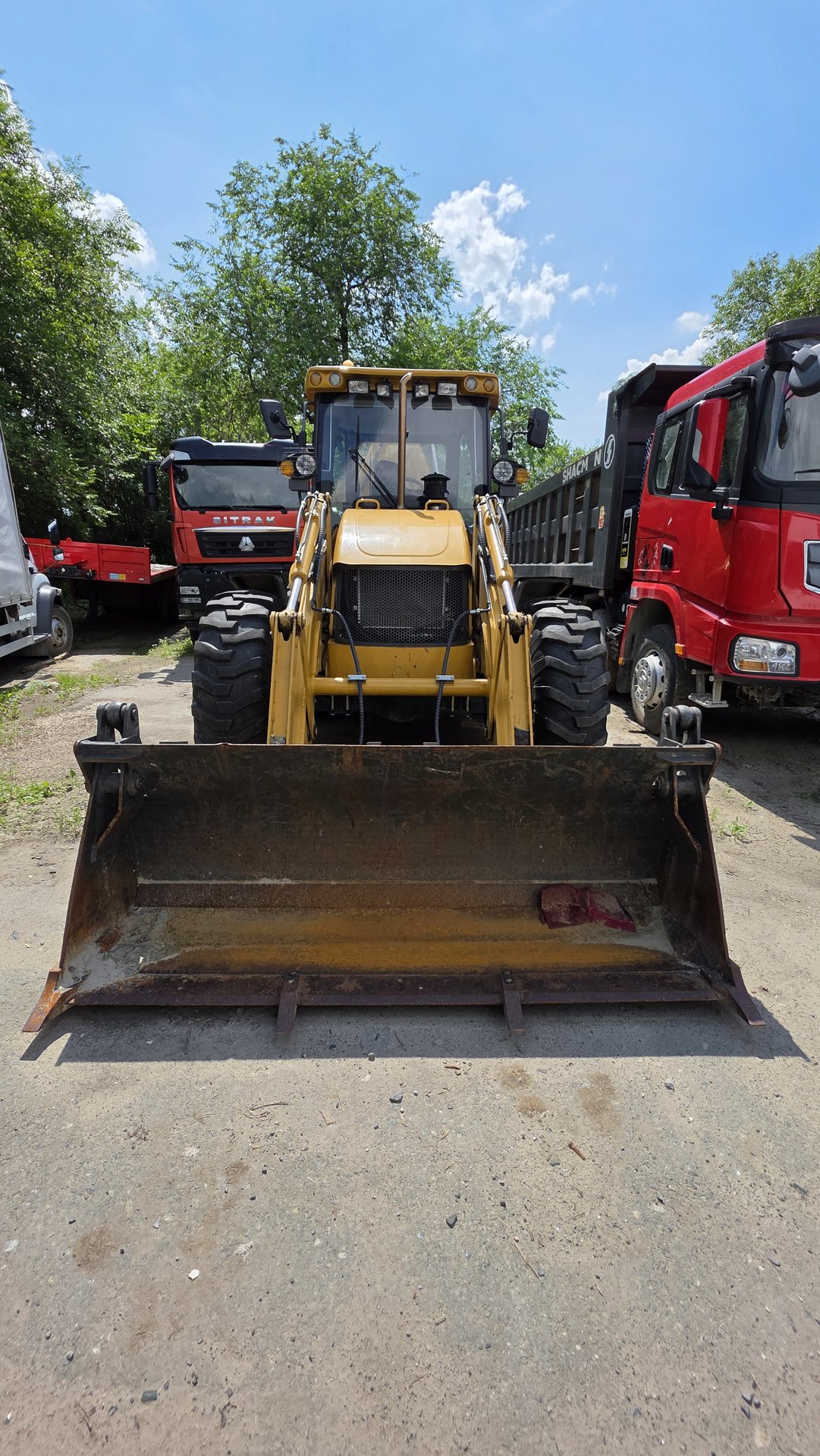 SHANMON Экскаватор-погрузчик S900 — Тюмень
