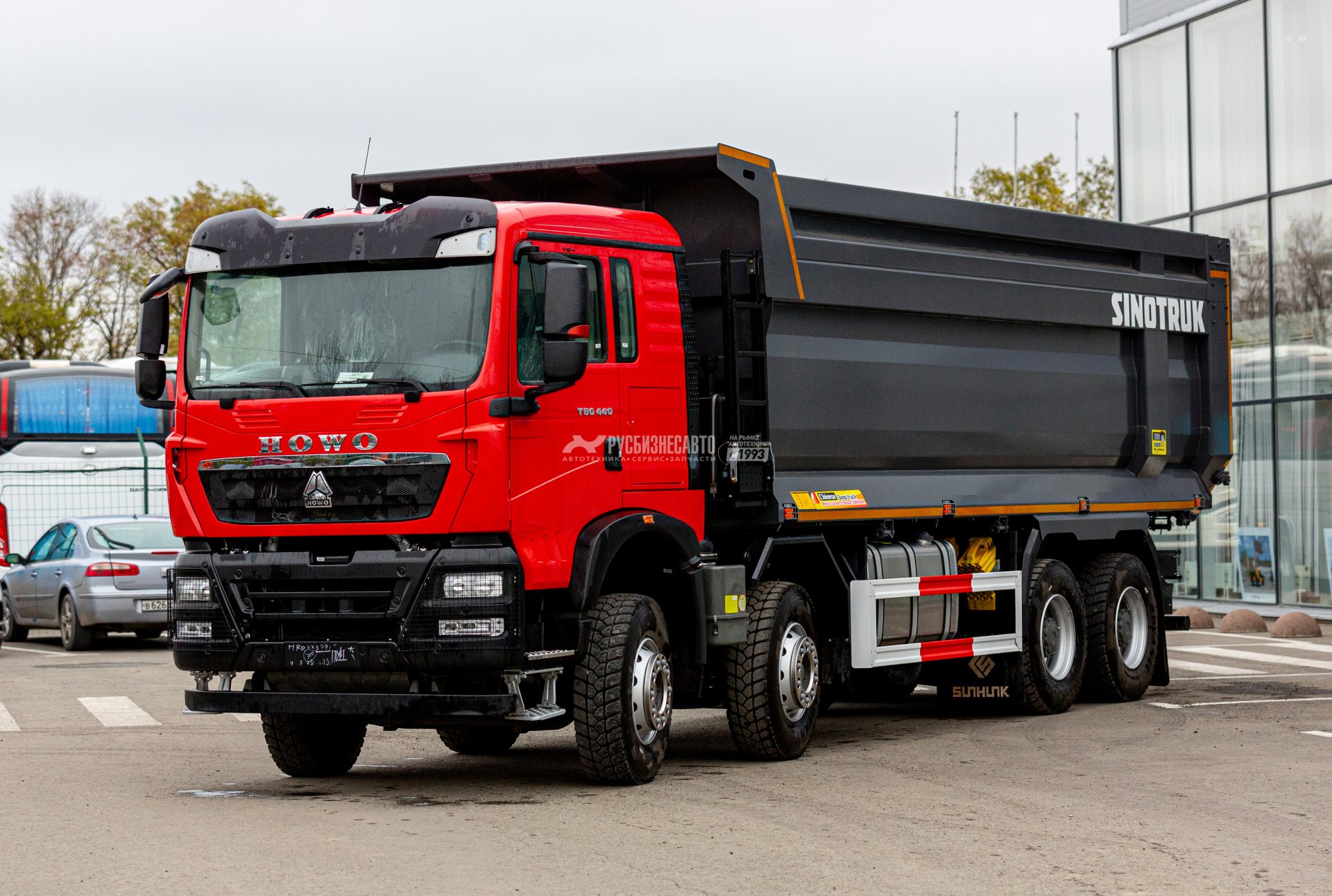 Самосвал HOWO T5G 8x4 (ZZ3317V386GE1) / 7.6x2.3x1.5+0.5 / 26-35 м3 / прямой / п.ч. 5.26 — новая техника в лизинг