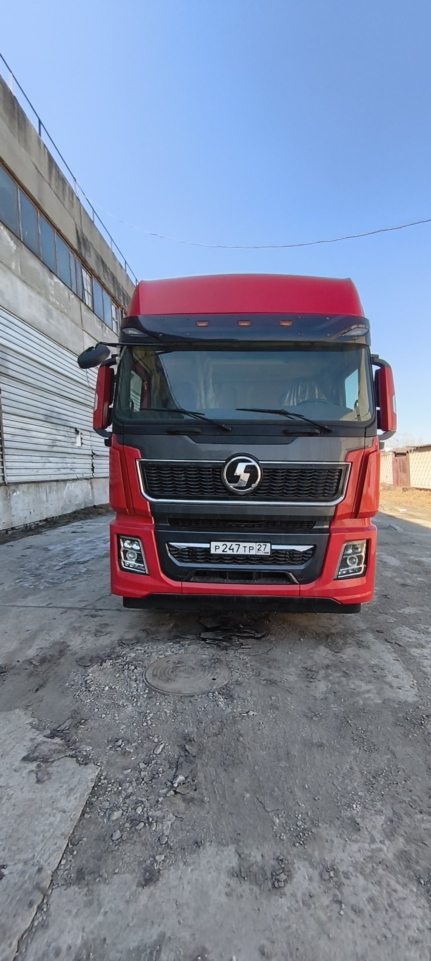 Shacman (Shaanxi) SX* 6x4 Седельный тягач — Хабаровск