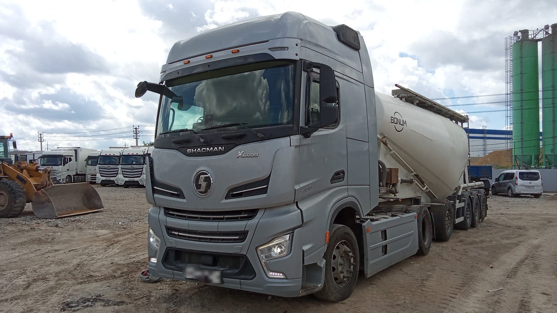 Shacman (Shaanxi) SX* 4x2 Седельный тягач — Московская область