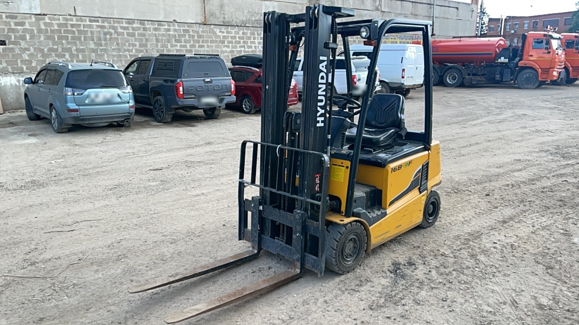 HYUNDAI 16B Вилочный погрузчик — Домодедово улица зорин лес 36 строение 2