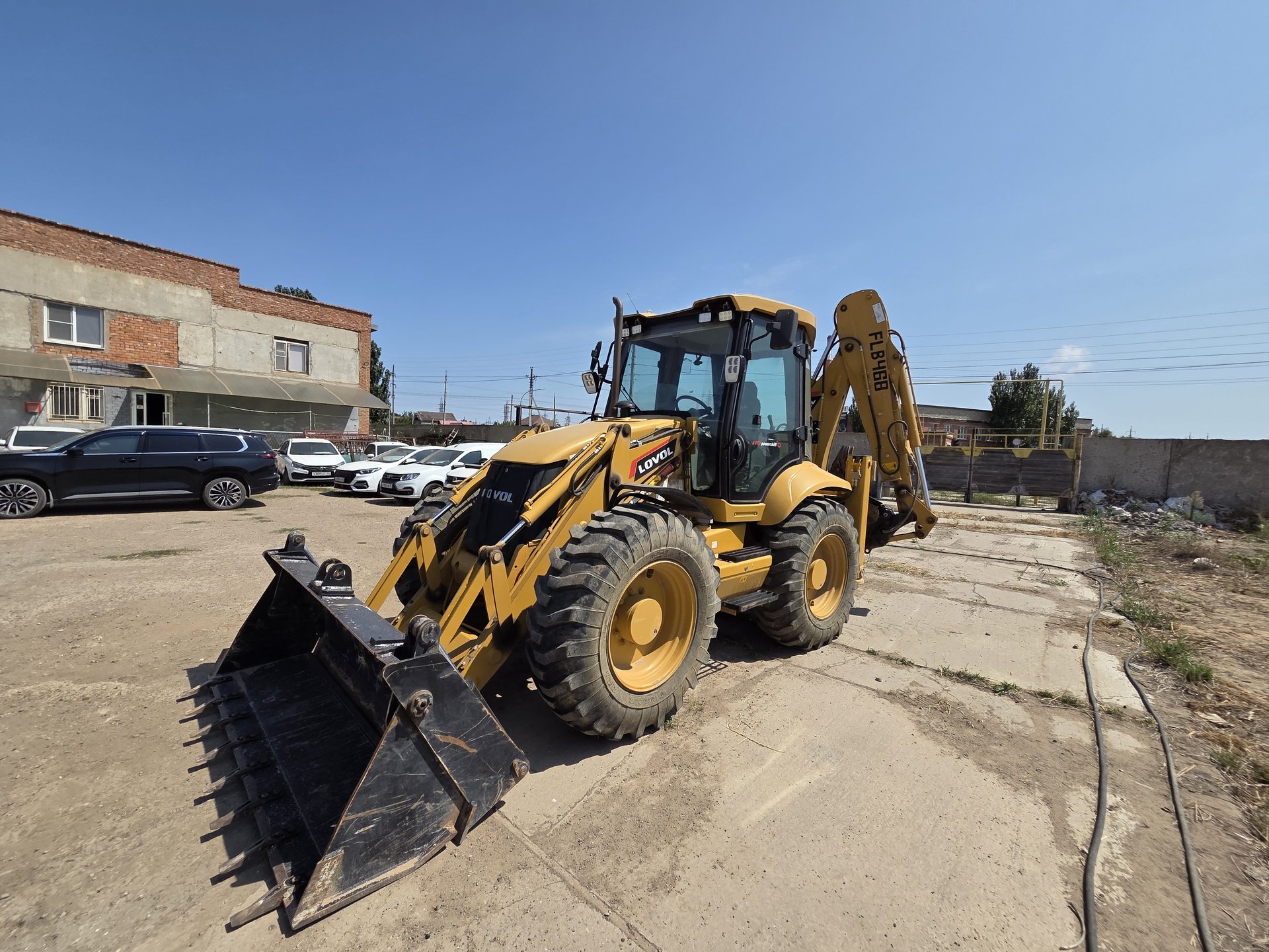 LOVOL FLB468 Экскаватор-погрузчик — Астрахань
