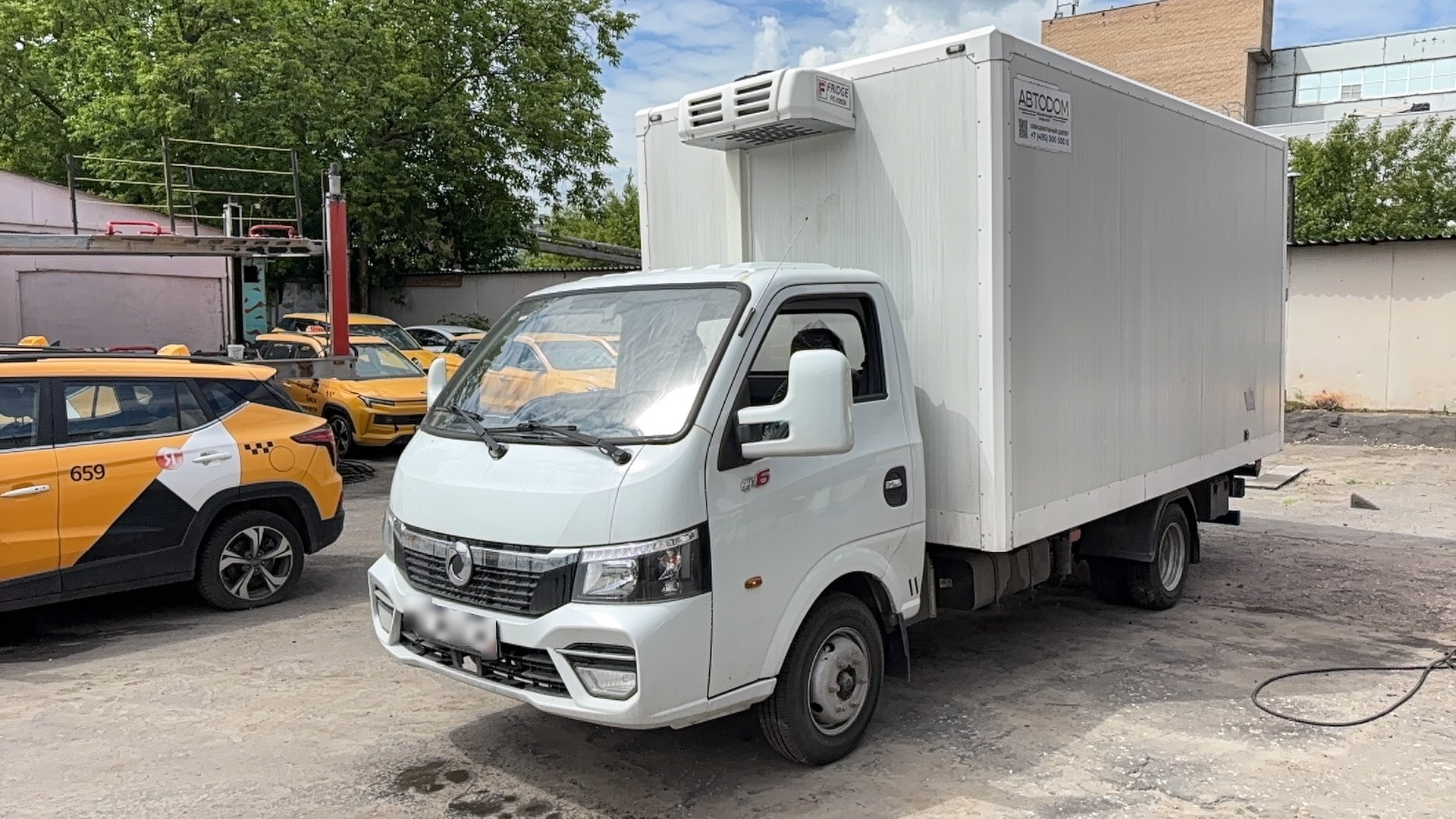 СПЕЦМОБИЛЬ-НН 2818* на шасси JUNGFENG Q35L Изотермический/рефрижератор — Москва