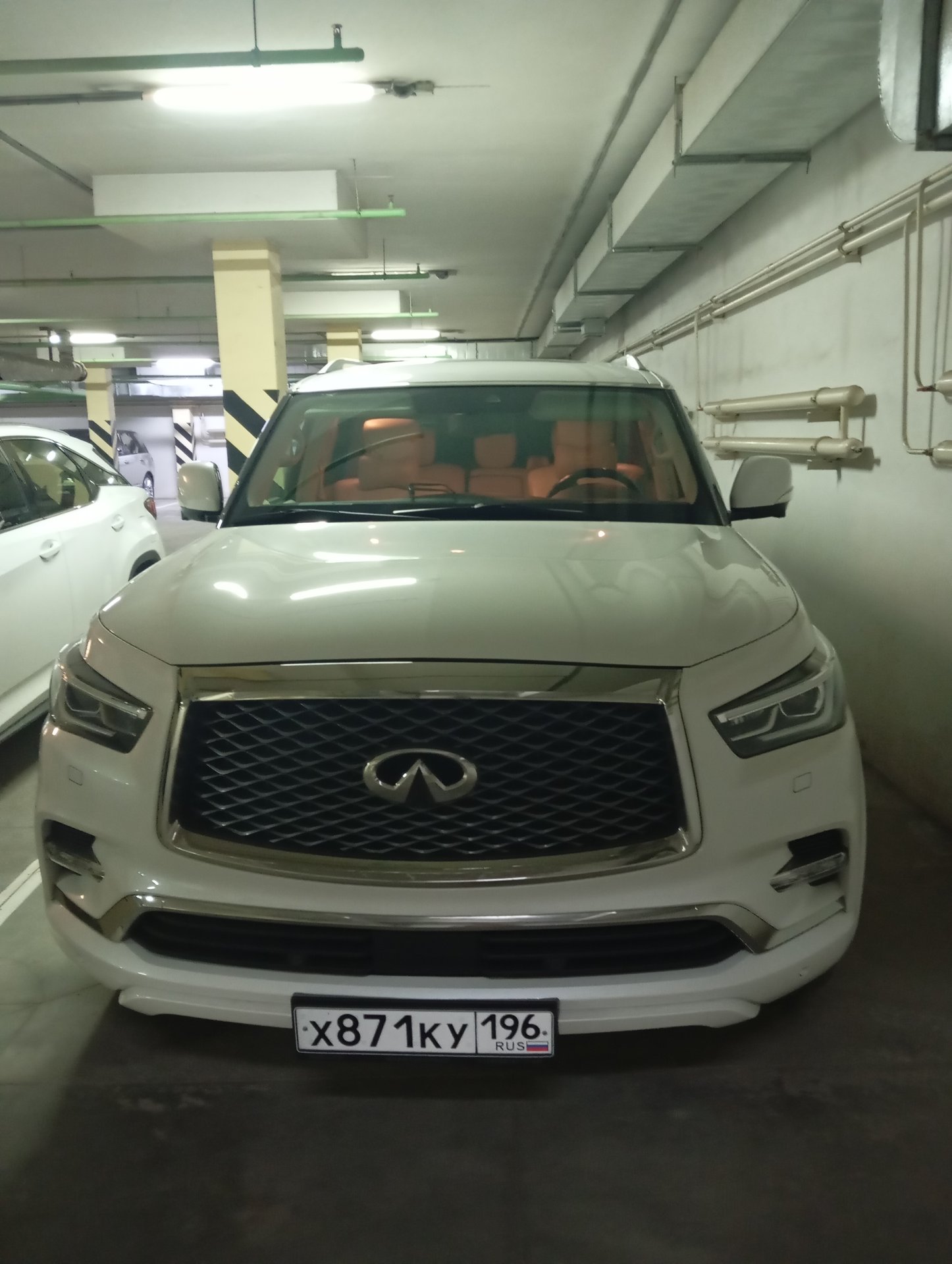 Infiniti QX80 5.6 AT AWD (405 л. с.) — Россия