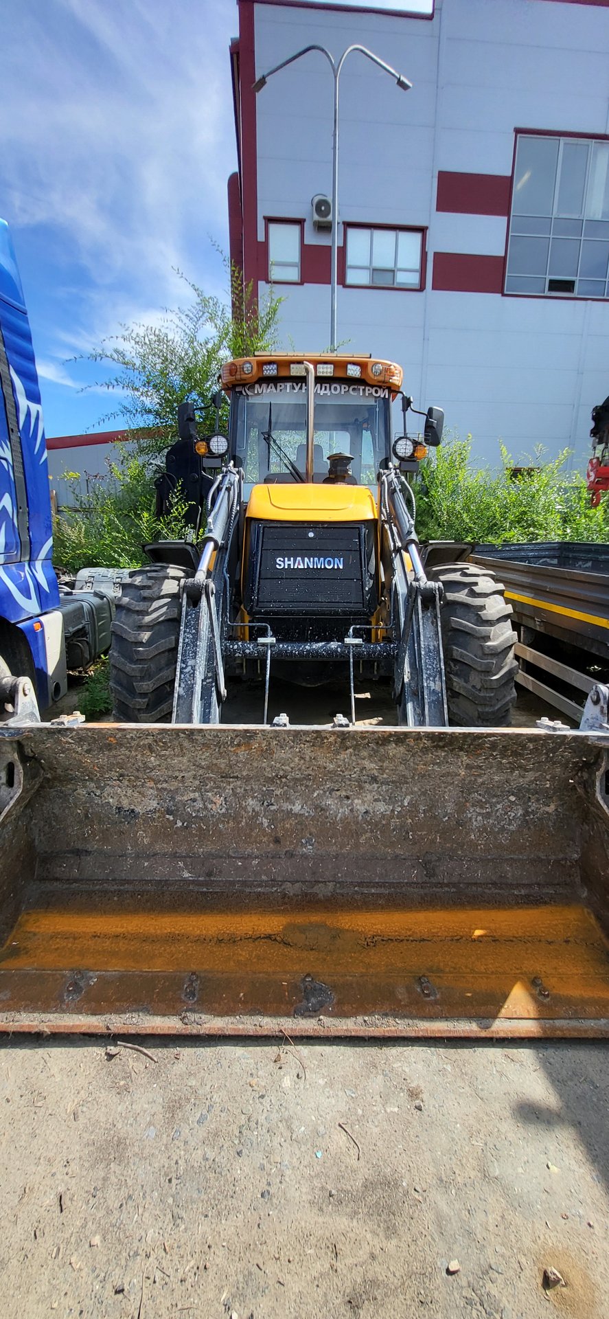 SHANMON 388 Экскаватор-погрузчик — Тюмень