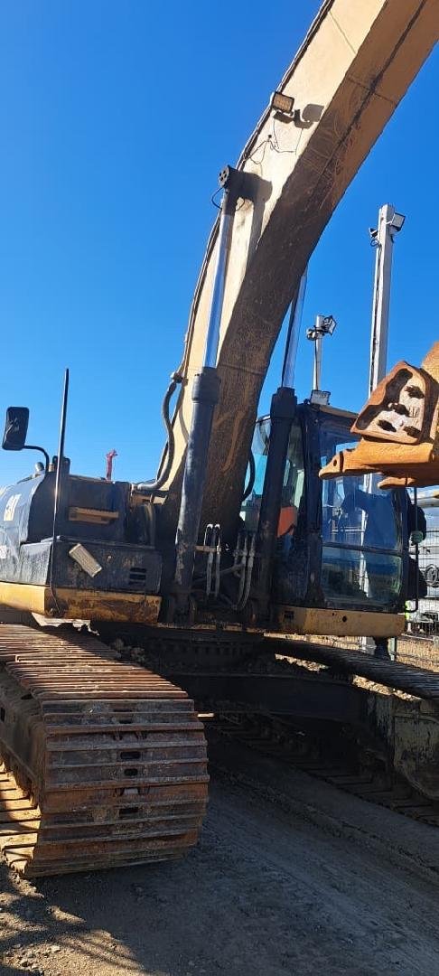 Caterpillar 330D2L — Артем