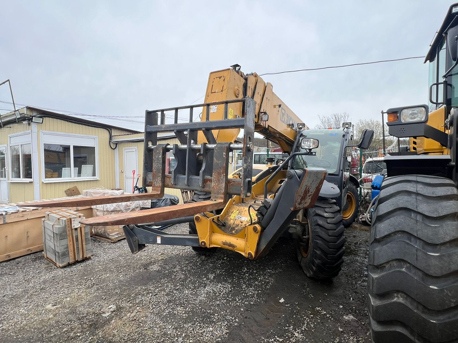 XCMG Телескопический погрузчик XC6-1056VN — Кола